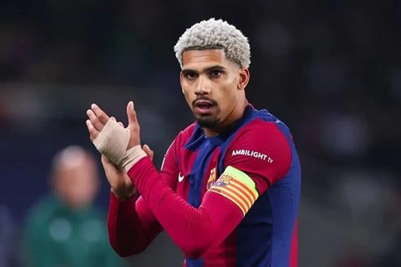 برشلونة يصر على بقاء أراوخو ويحدد شروطه لرحيله