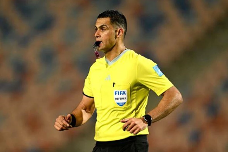 معروف يقود تحكيم مباراة بيراميدز وسيراميكا في صراع لقب الدوري