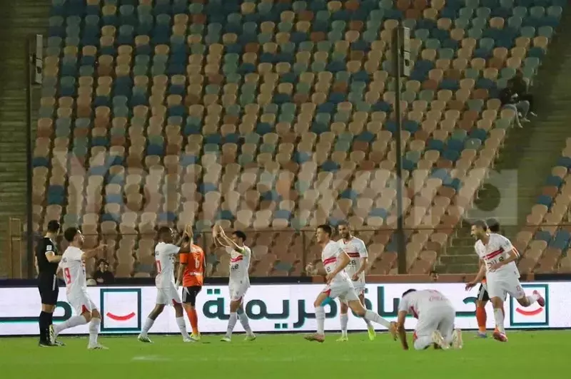 احتفالات تتألق بأسلوب صلاح ونهاية حلم مُنْسَى: أبرز لقطات مباراة الزمالك وفاركو (صور)