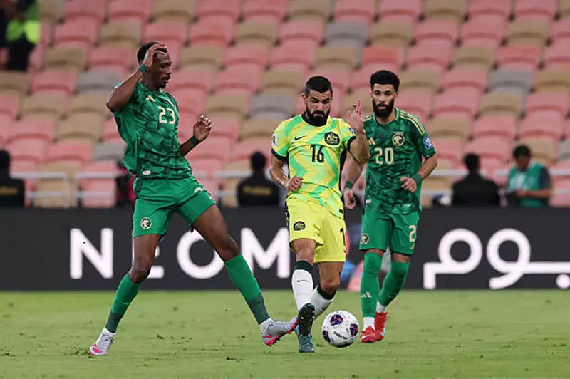 الأخضر يتعرض للهزيمة على أرضه: أستراليا تتأهل لمواجهة السعودية في ملحق كأس العالم 2026