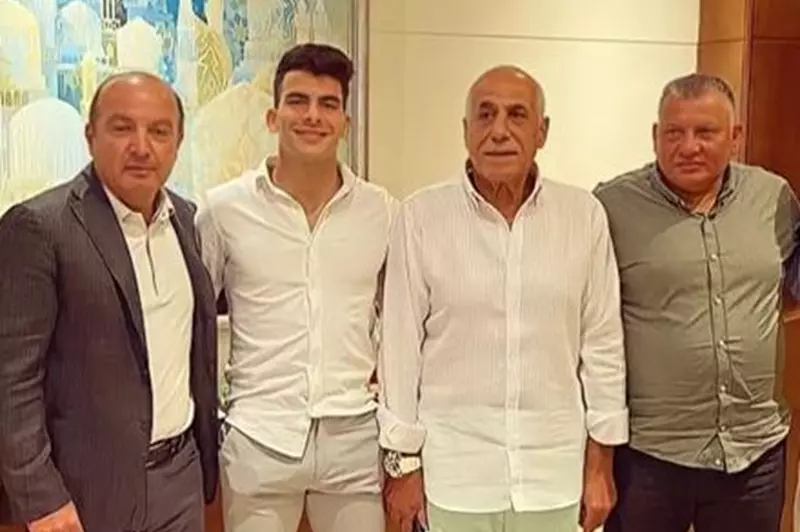 زيزو يكشف: حسين لبيب قدم لي عرضاً لتجديد عقدي مع 'فيلا' ووالدي يستحق عمولة