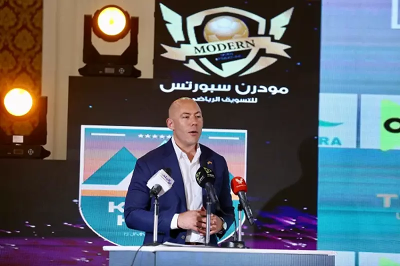 "سأتابع مبارياته صباحاً": ملحق السفارة الأمريكية يعبّر عن دعمه للأهلي في مونديال الأندية.