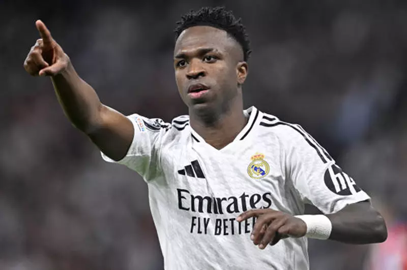 فينيسيوس يوافق على تجديد عقده مع ريال مدريد بعد انتهاء المونديال