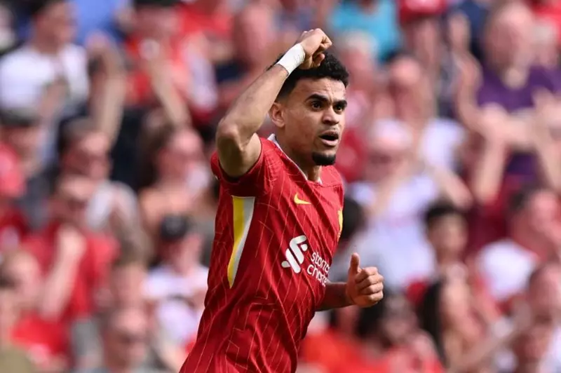 ليفربول يتمسك بلاعبه لويس دياز ويرفض أي عروض للبيع هذا الصيف