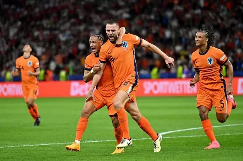 هولندا تسجل انتصاراً ساحقاً على مالطا بنتيجة 8-0 في تصفيات كأس العالم